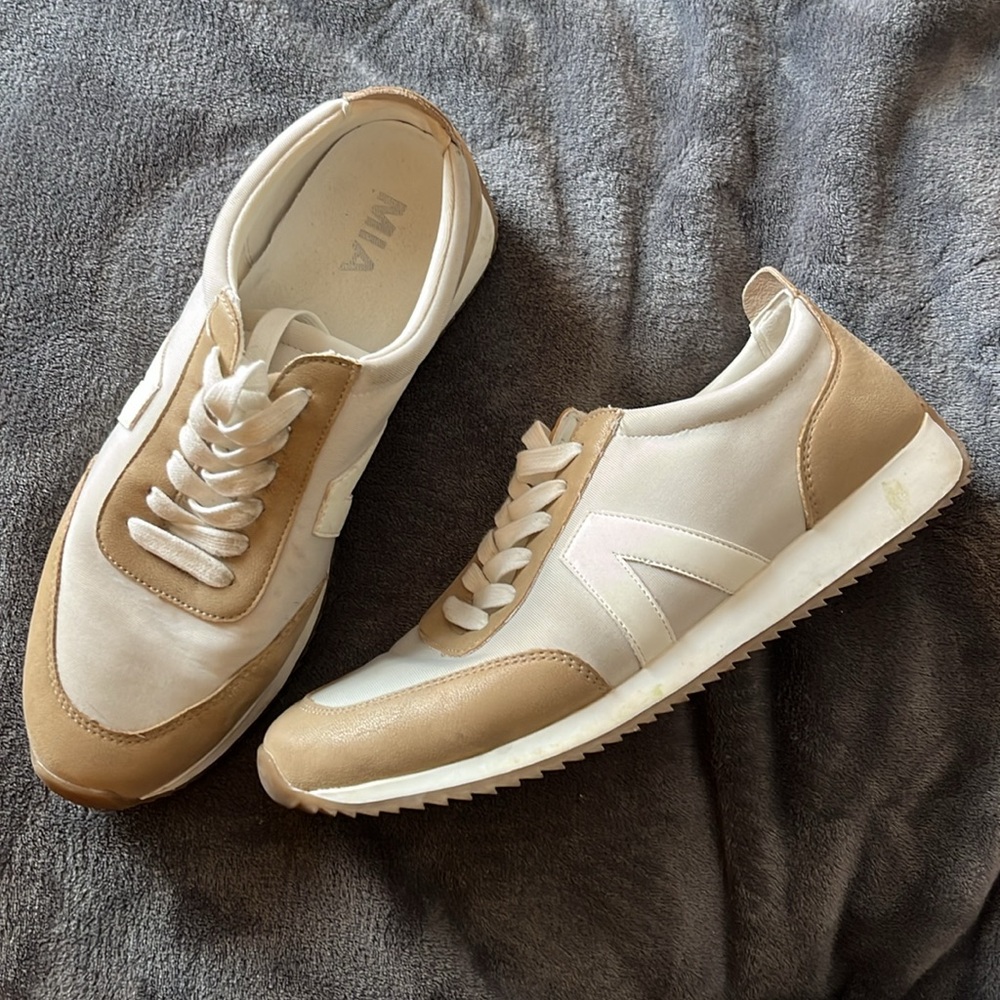 Mia Size 9 Tennis Shoe